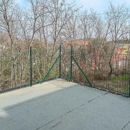 4 Bedroom Pet Friendly In