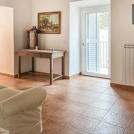 4 Bedroom Pet Friendly In *
