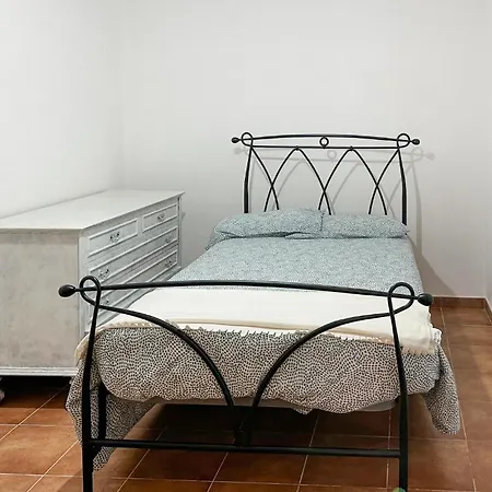 4 Bedroom Pet Friendly In Cugnoli