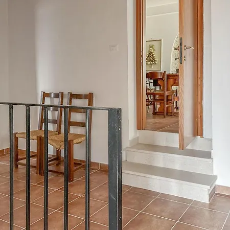 4 Bedroom Pet Friendly In * Cugnoli